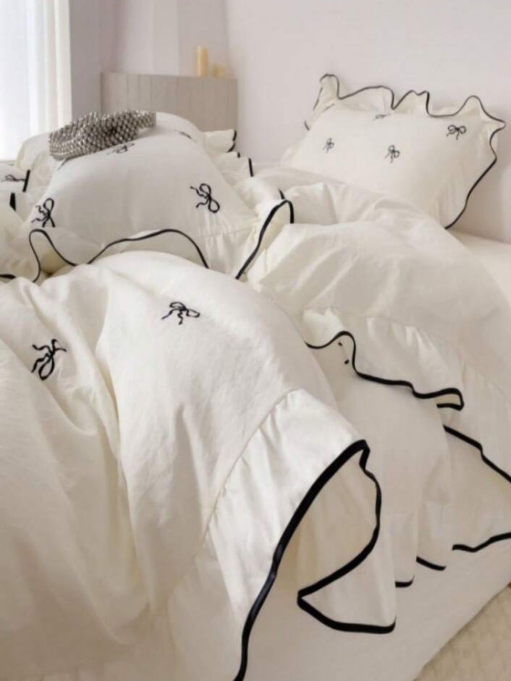 White Bow Detail Bedding Set